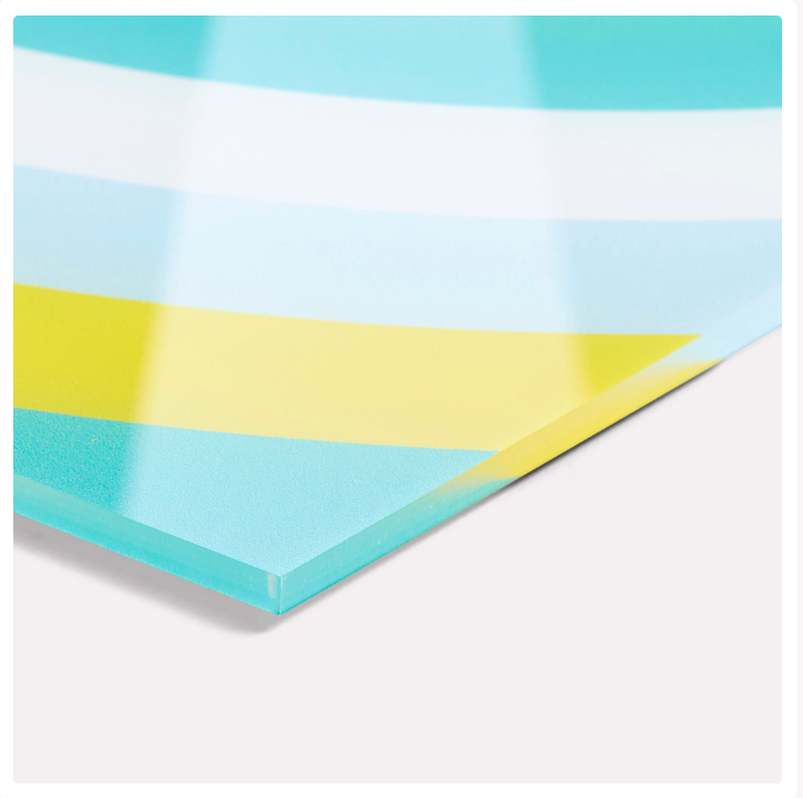 Acrylglas – Materialdetail und Plattenkante