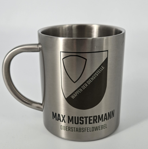 Personalisierte Edelstahl-Tasse Signature Collection mit Wappen, Name und Dienstgrad